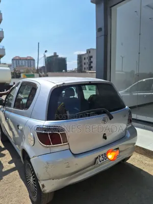 Toyota Vitz 2001 Silver