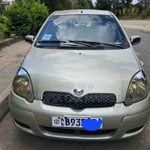 Photo - Toyota Vitz 2002 Silver
