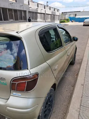 Toyota Vitz 2002 Silver