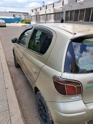 Toyota Vitz 2002 Silver