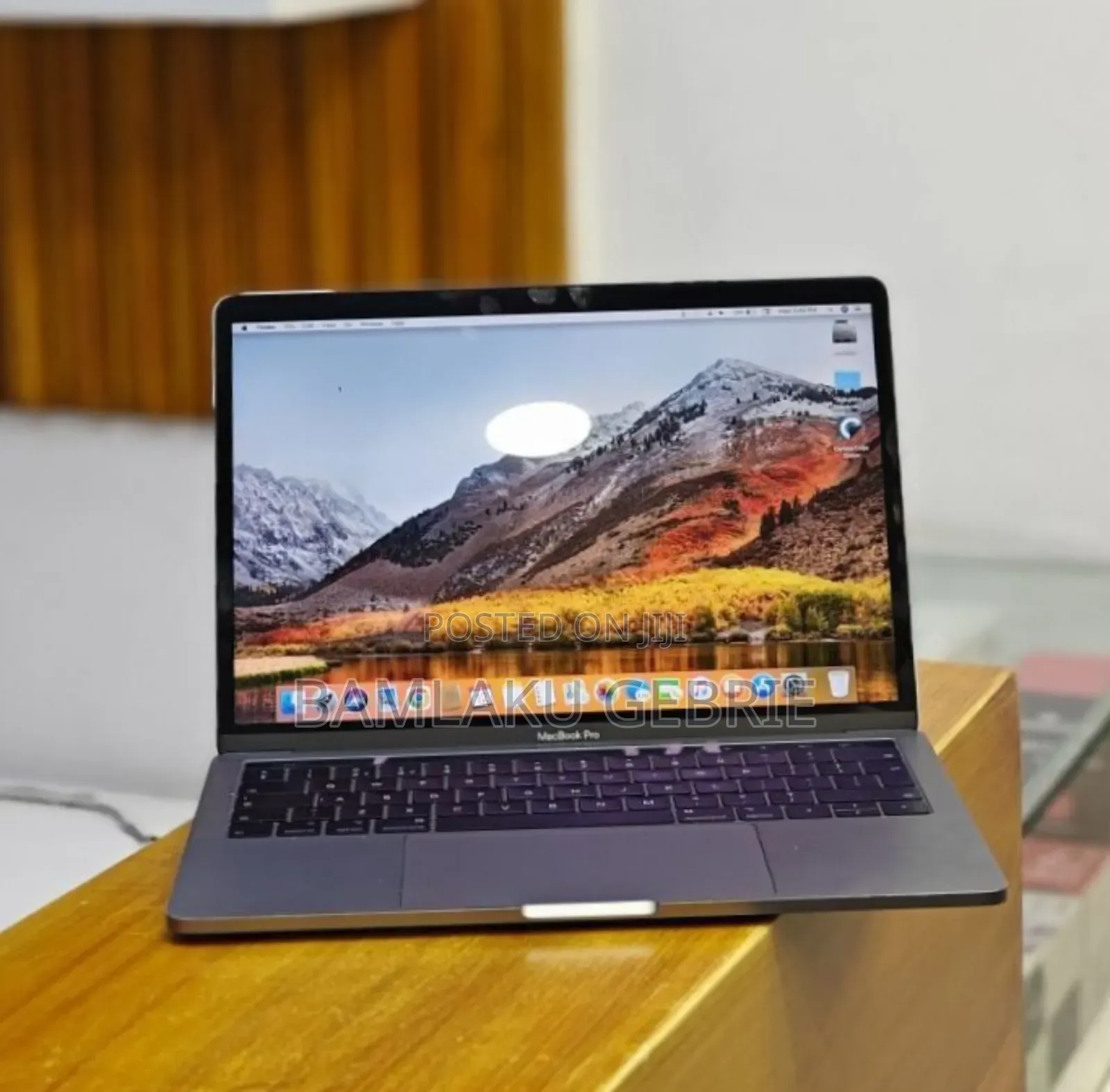 New Laptop Apple MacBook Pro 2019 16GB Intel Core I5 SSD 256GB