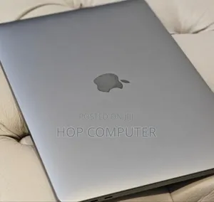 New Laptop Apple MacBook Pro 2019 16GB Intel Core I7 SSD 256GB