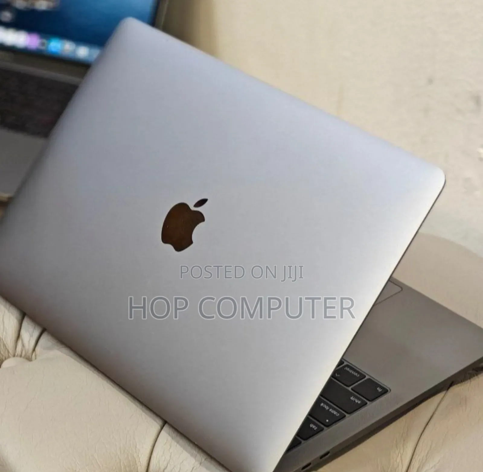 New Laptop Apple MacBook Pro 2019 16GB Intel Core I7 SSD 256GB