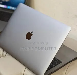 New Laptop Apple MacBook Pro 2019 16GB Intel Core I7 SSD 256GB