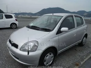 Toyota Vitz 2001 Silver