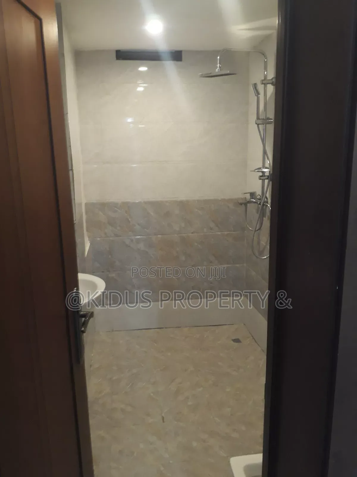 2bdrm Apartment in Mekaele Africa, Nifas Silk-Lafto for rent