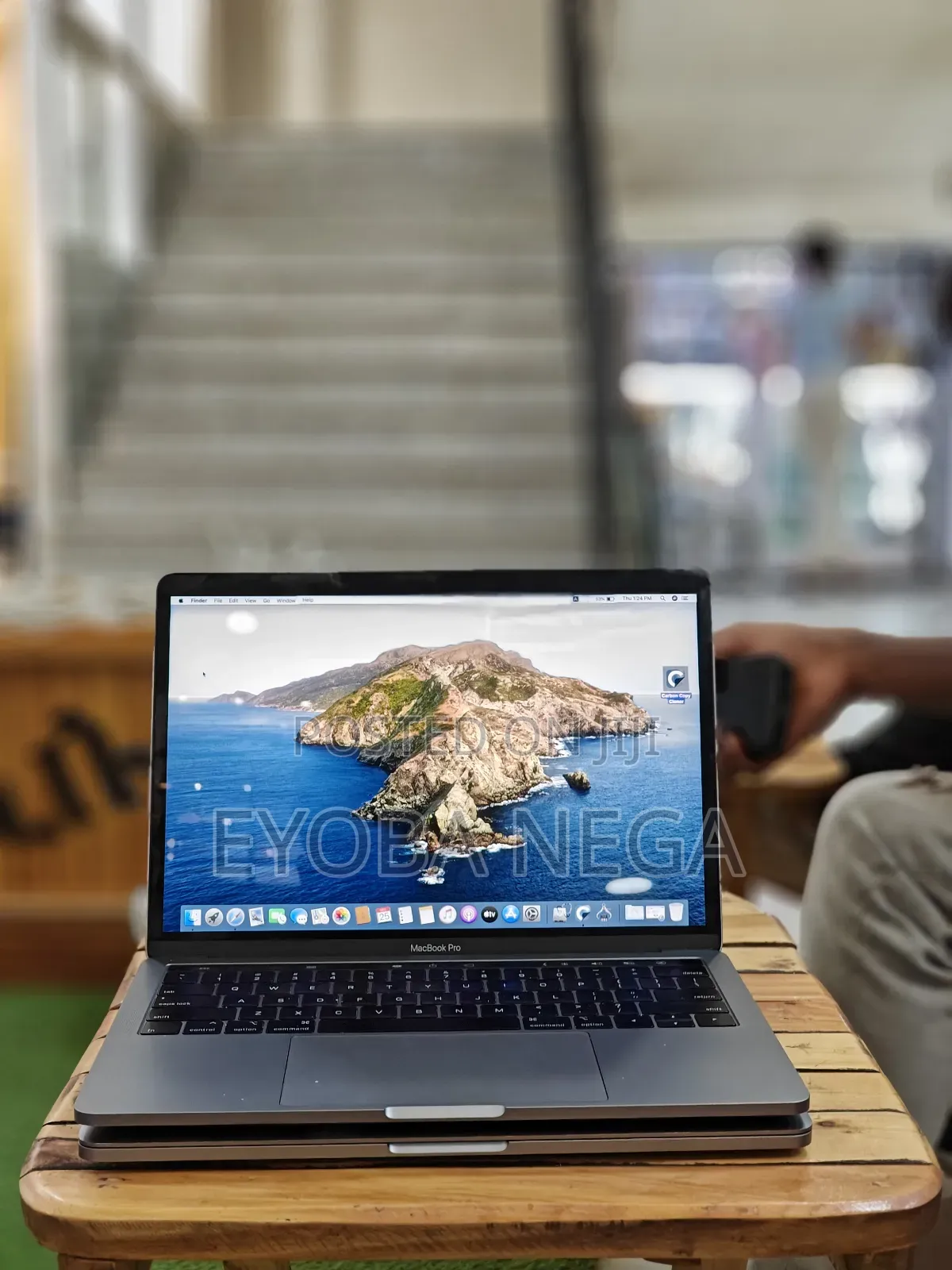 New Laptop Apple MacBook Pro 2019 16GB Intel Core I7 SSD 256GB