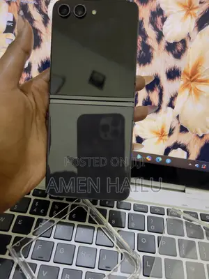 New Samsung Galaxy Z Flip 5 256 GB Black