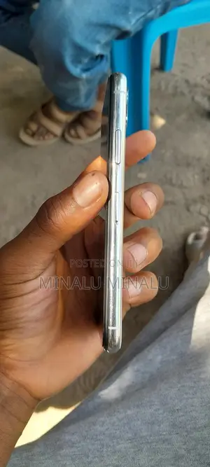 Apple iPhone X 64 GB White