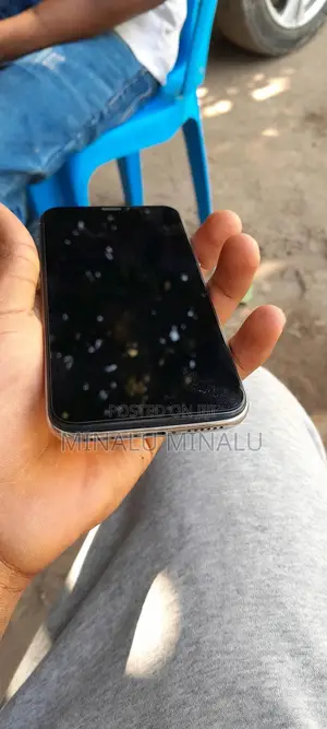 Photo - Apple iPhone X 64 GB White