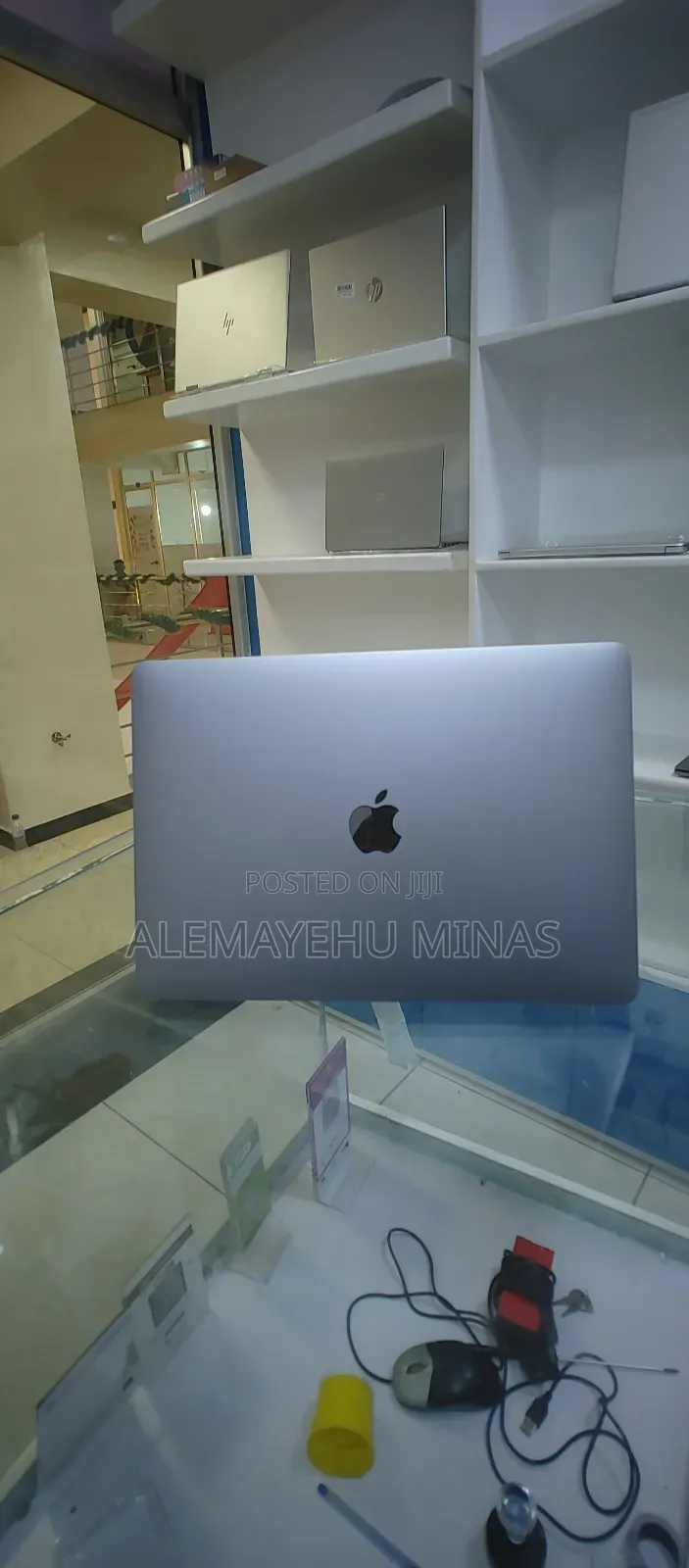 New Laptop Apple MacBook Pro 2022 M2 8GB Intel Core M2 SSD 256GB