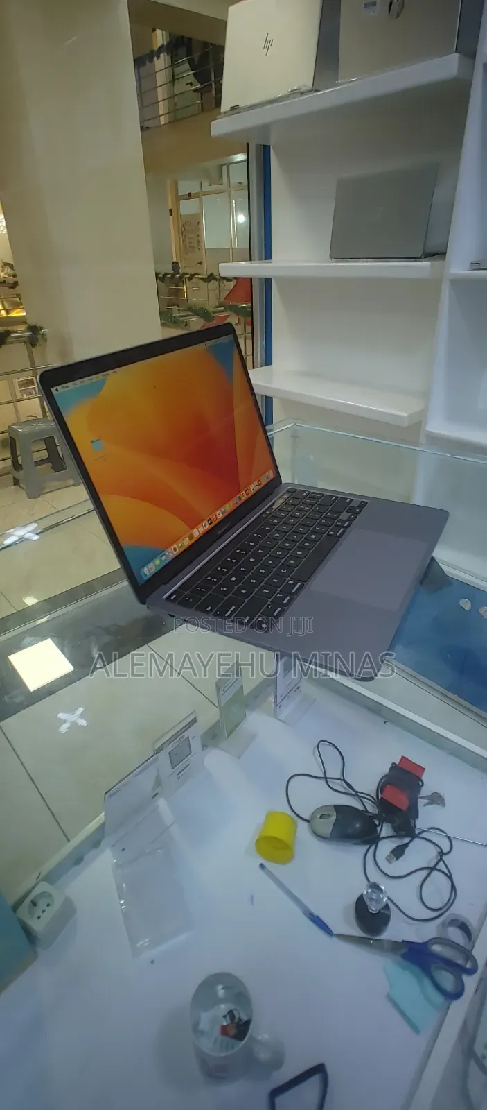 New Laptop Apple MacBook Pro 2022 M2 8GB Intel Core M2 SSD 256GB