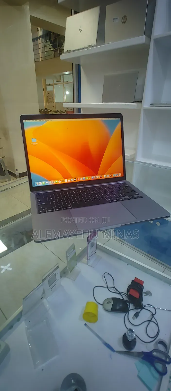 New Laptop Apple MacBook Pro 2022 M2 8GB Intel Core M2 SSD 256GB