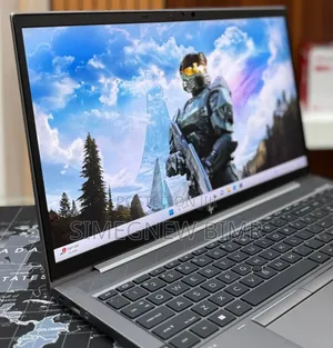 New Laptop HP ZBook Firefly G8 16GB Intel Core I7 SSD 512GB