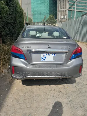 Mitsubishi Attrage 2021 Silver