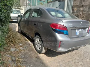 Mitsubishi Attrage 2021 Silver