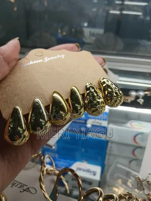 Photo - Jawllery And Earrings