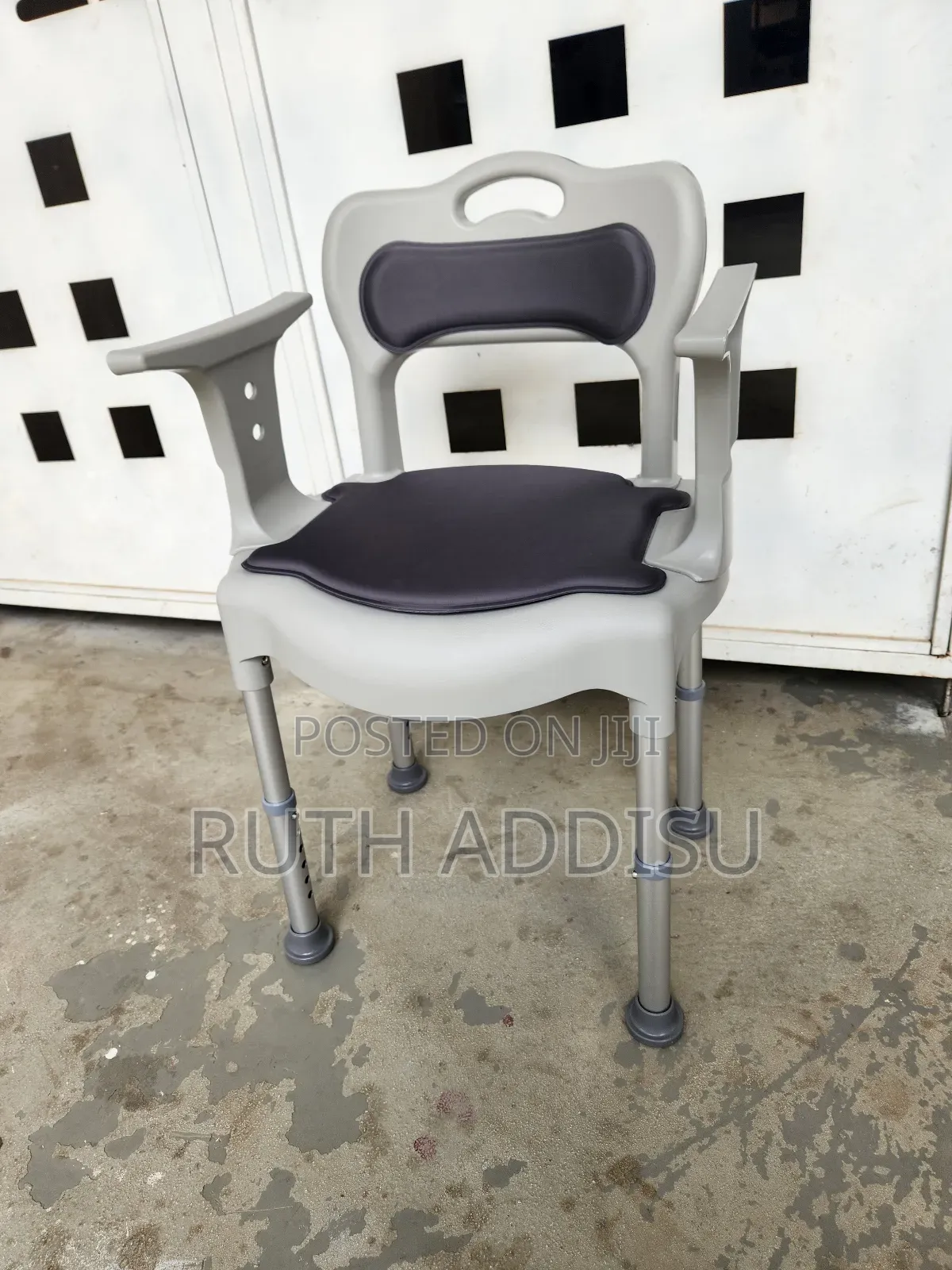 Commode Chair峻那toilet Chair Shower With Ceramic Bottom Commode Chair