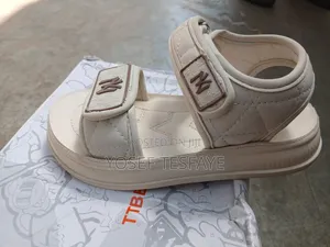 የሚያማምሩ ምየልጆች ጫማ