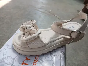 የሚያማምሩ ምየልጆች ጫማ