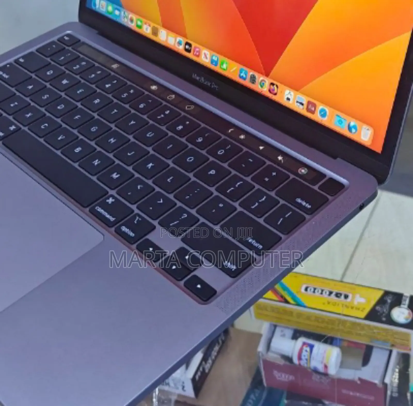 New Laptop Apple MacBook Pro M1 8GB Apple M2 SSD 256GB