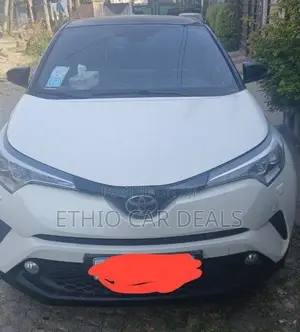 Photo - Toyota C-HR XLE Prermium FWD (2.0L 4cyl 2AM) 2018 White