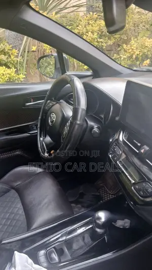 Toyota C-HR XLE Prermium FWD (2.0L 4cyl 2AM) 2018 White