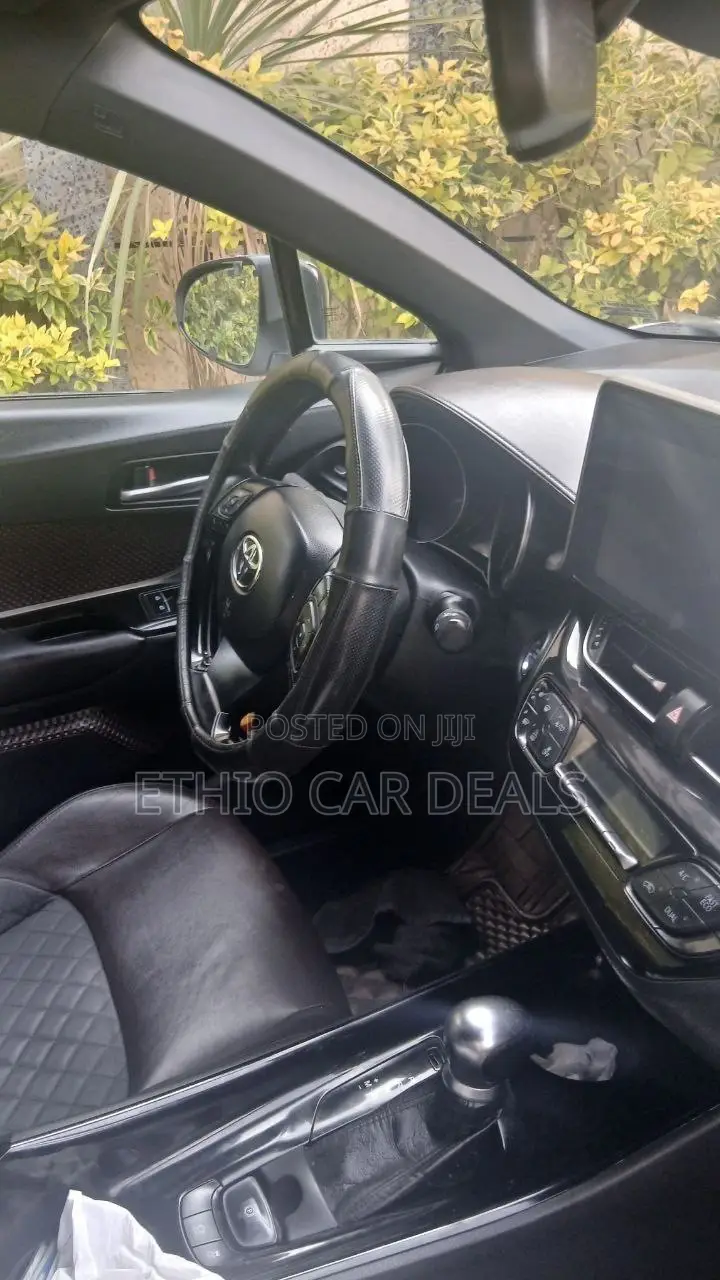 Toyota C-HR XLE Prermium FWD (2.0L 4cyl 2AM) 2018 White