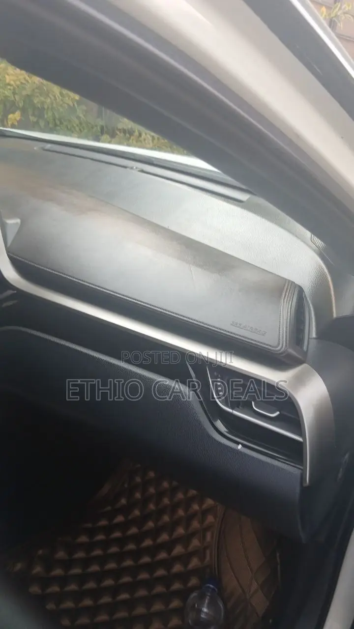 Toyota C-HR XLE Prermium FWD (2.0L 4cyl 2AM) 2018 White