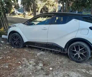 Toyota C-HR XLE Prermium FWD (2.0L 4cyl 2AM) 2018 White