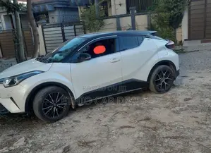 Toyota C-HR XLE Prermium FWD (2.0L 4cyl 2AM) 2018 White
