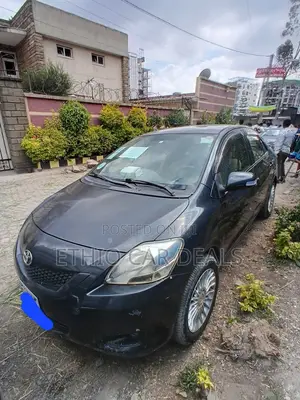 Photo - Toyota Yaris 2010 Black
