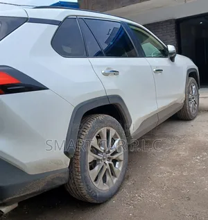 Toyota RAV4 2022 White
