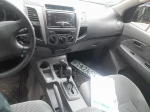 Toyota Hilux 2.5 D-4D 4X4 SRX 2009 Gray