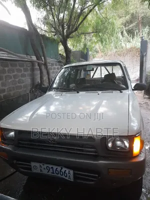 Toyota Hilux 1995 White