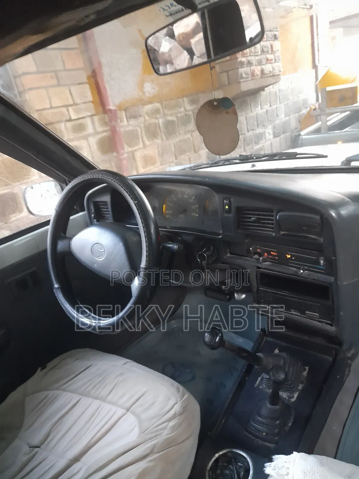 Toyota Hilux 1995 White