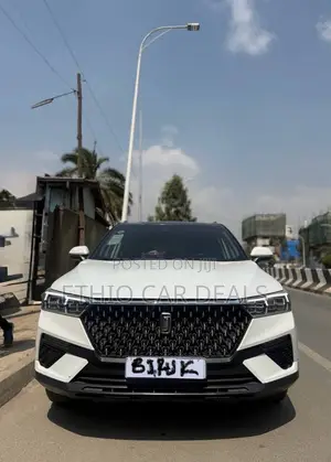 Photo - Bestune T77 1.2 FWD 2022 White