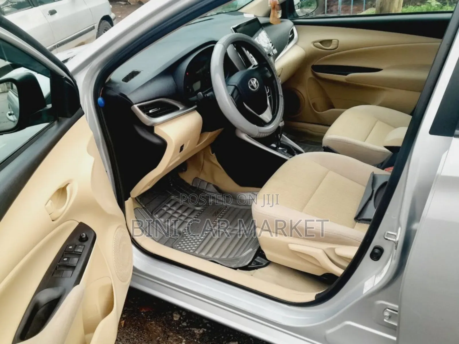 Toyota Yaris 2020 Silver