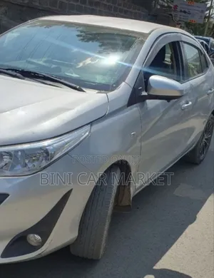 Toyota Yaris 2020 Silver