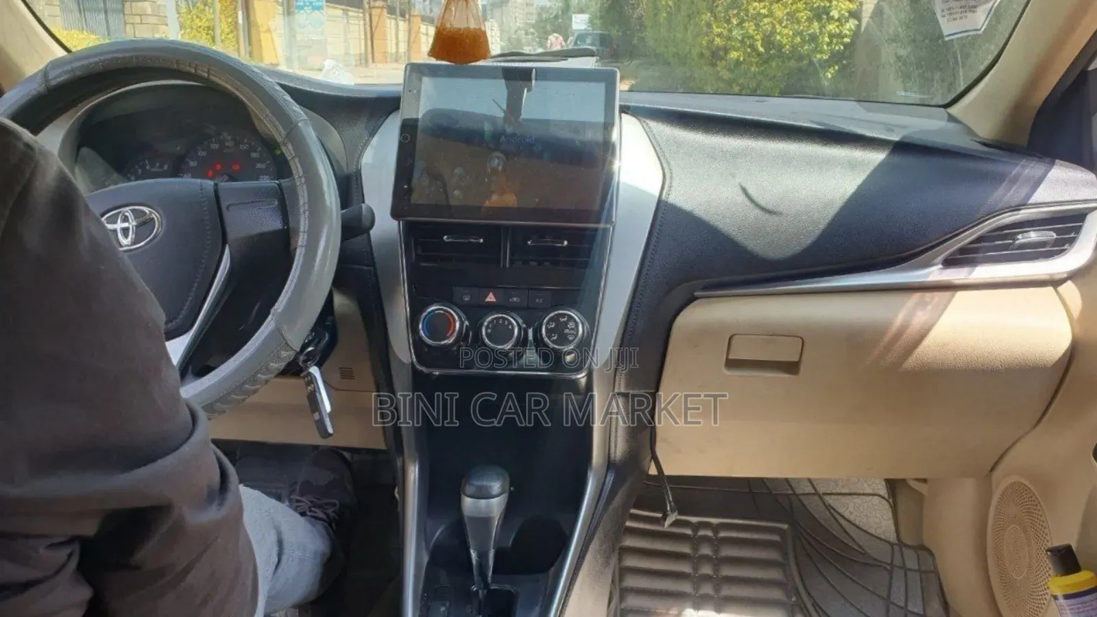 Toyota Yaris 2020 Silver