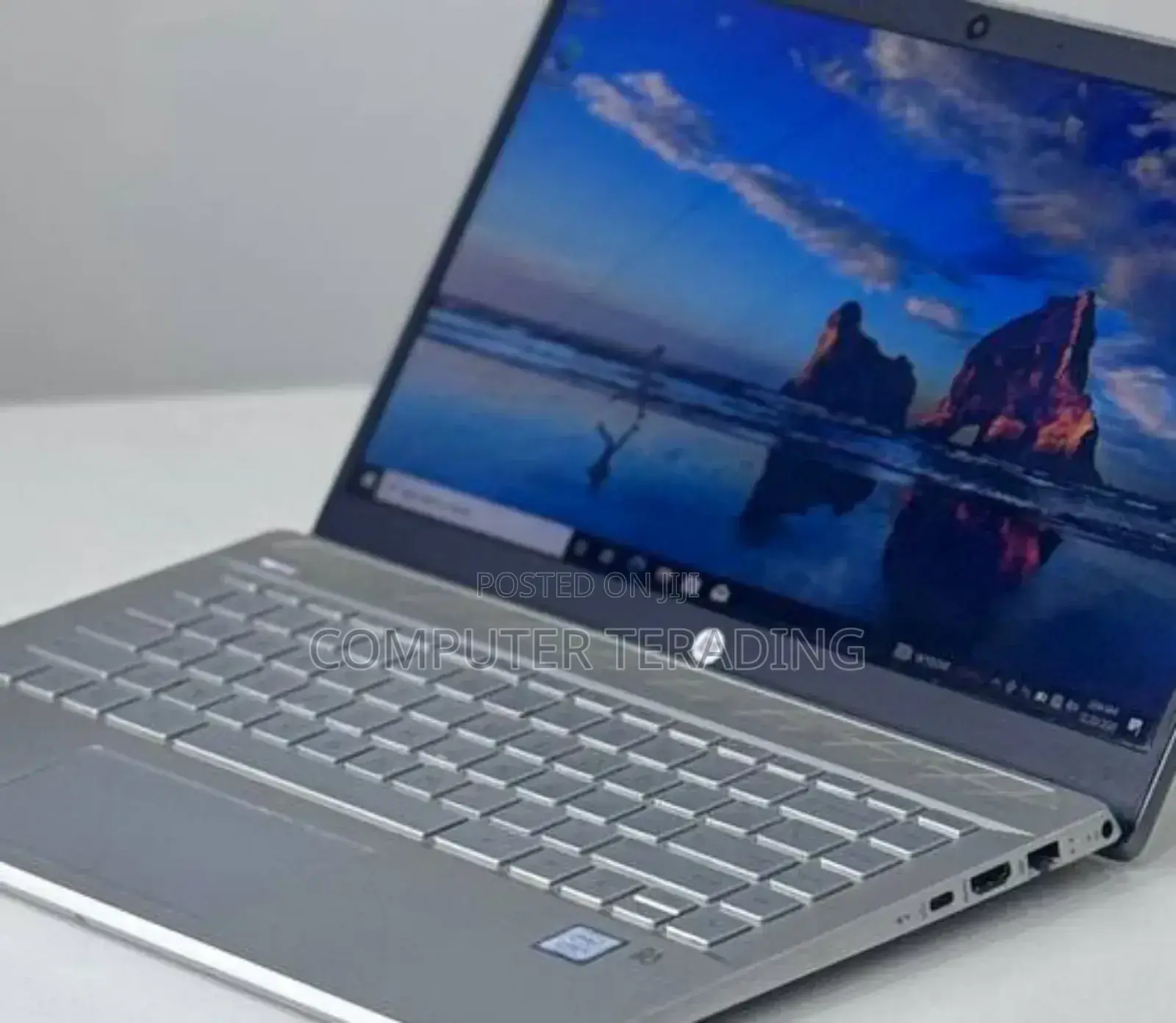 New Laptop HP Pavilion 10 8GB Intel Core I5 SSD 256GB