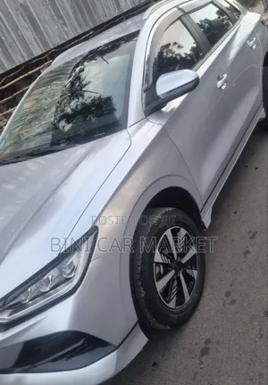 BYD E2 43 kWh 94 hp FWD 2024 Silver