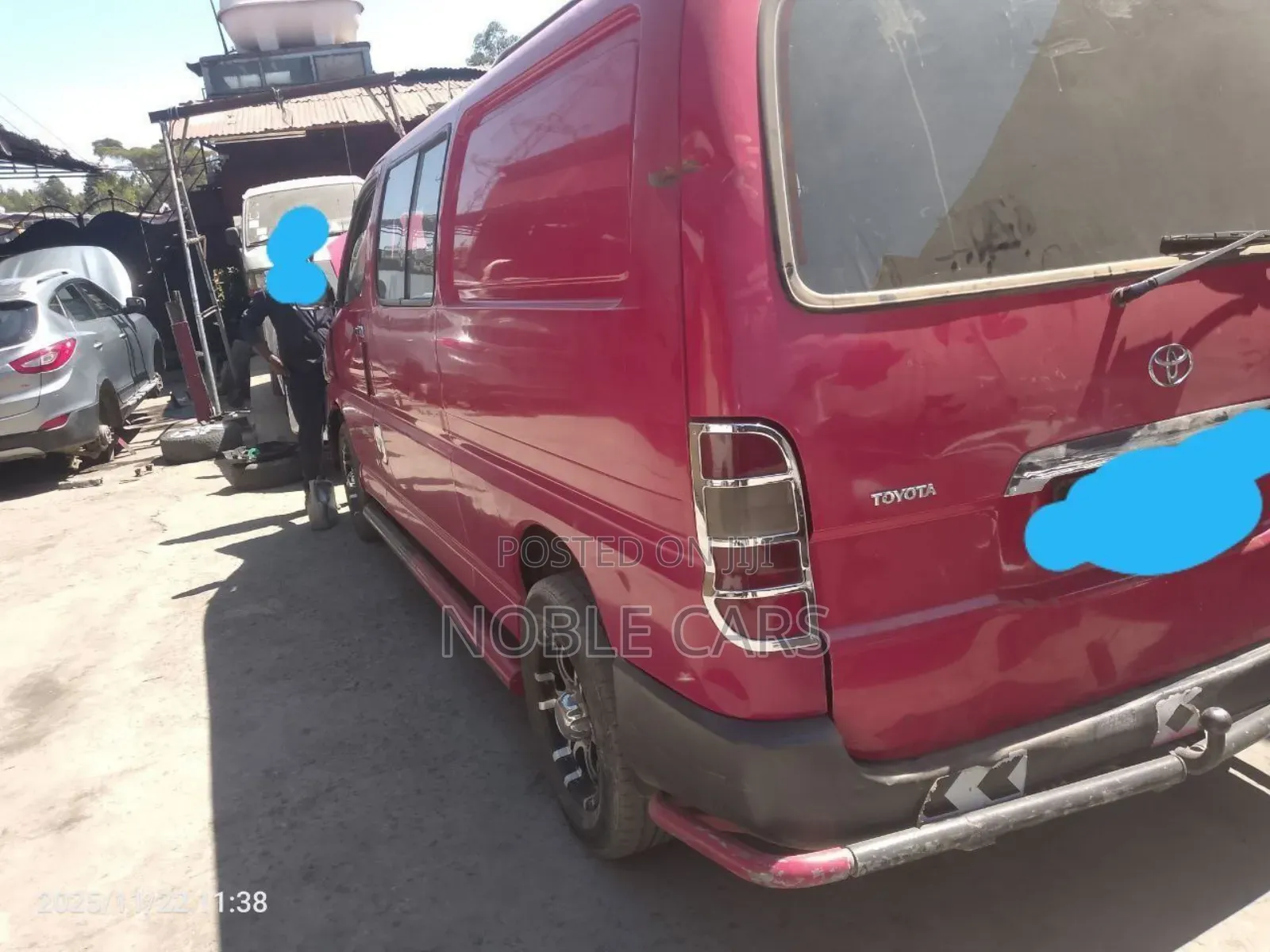 Toyota HiAce 2011 Red