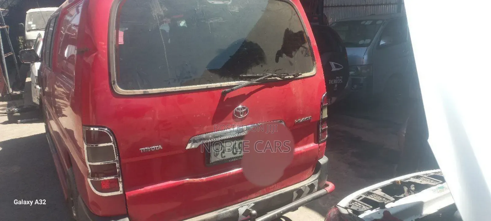 Toyota HiAce 2011 Red