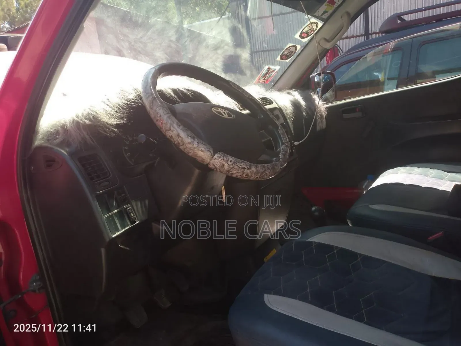 Toyota HiAce 2011 Red