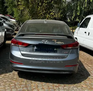 Photo - Hyundai Avante 2016 Gray