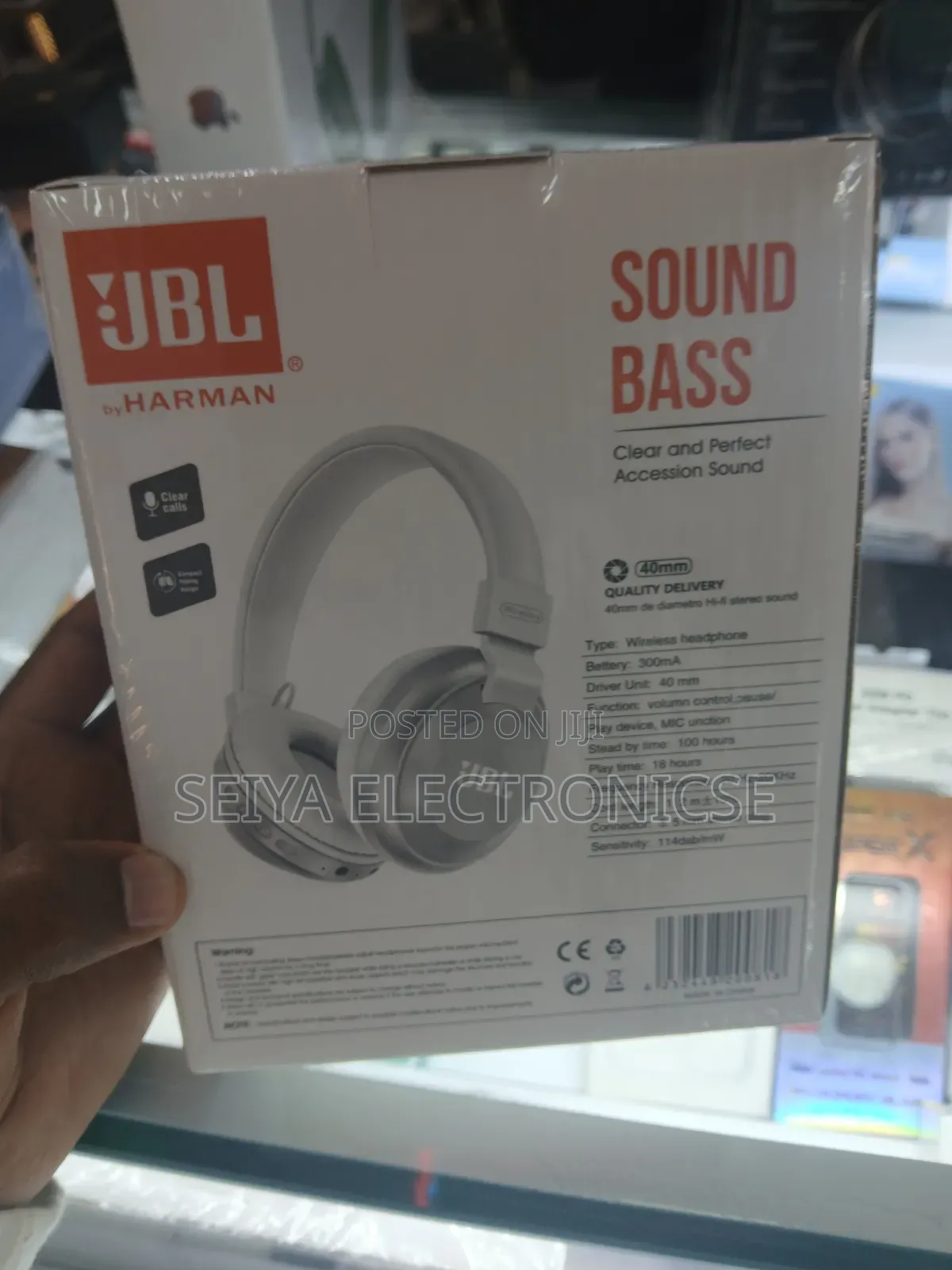 JBL Tune 670nc Adaptive Noise Cancelling Wireless on-Ear Headphones.