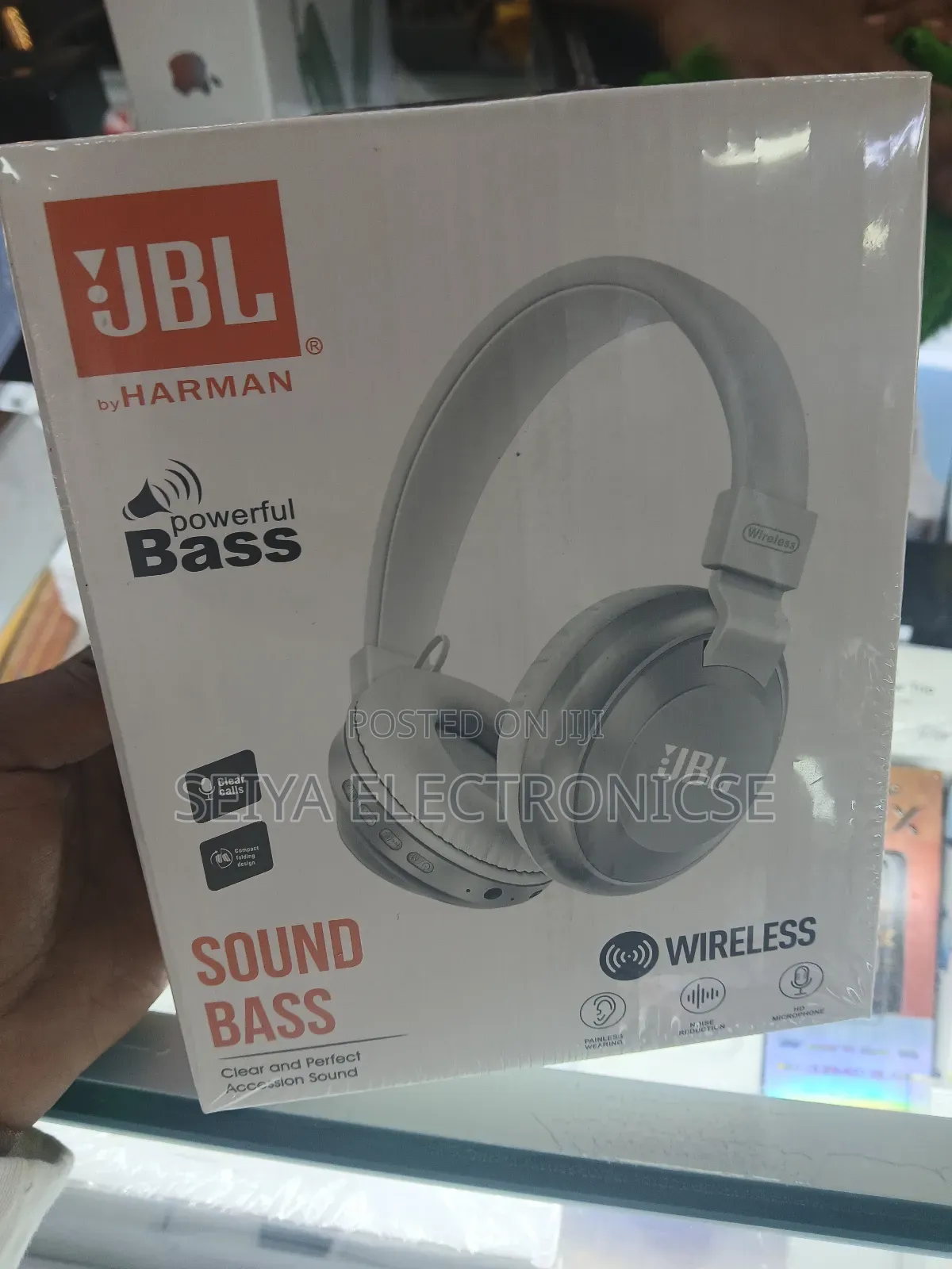JBL Tune 670nc Adaptive Noise Cancelling Wireless on-Ear Headphones.