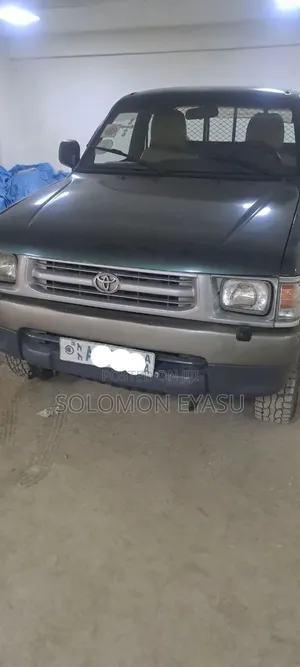 Photo - Toyota Hilux 2000 Green