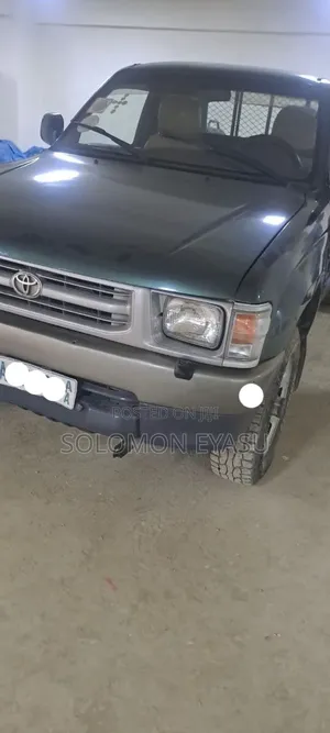 Toyota Hilux 2000 Green